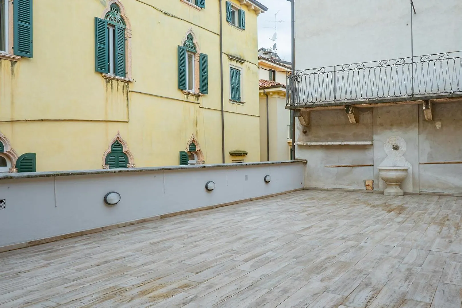 Dimora Catullo - La Terrazza Di Verona Apartment 0*,  Italy